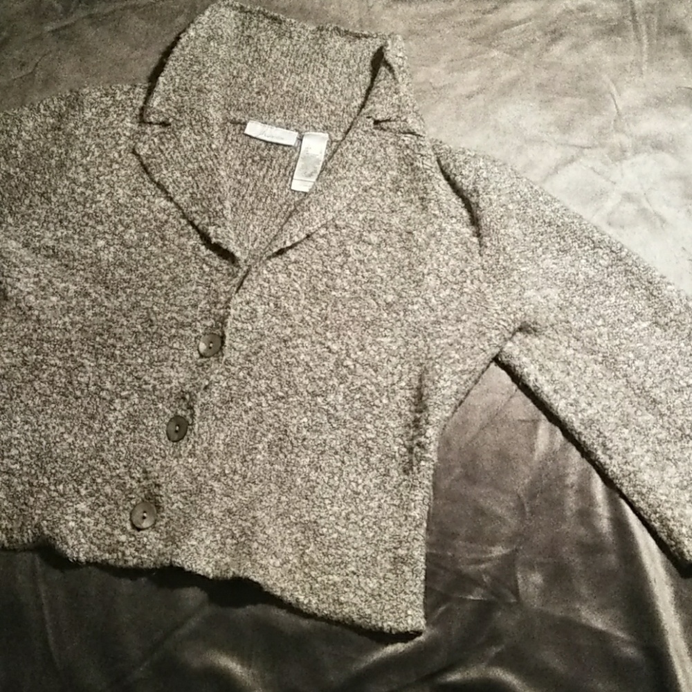 Half sleeve sweater